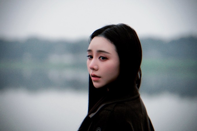 Tạo hình của Quỳnh Kool trong 'Bước chân vào đời'.