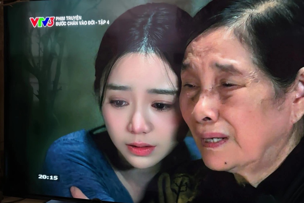 Quỳnh Kool gây tranh cãi vì trang điểm lộng lẫy khi vào vai cô giáo nghèo - 1