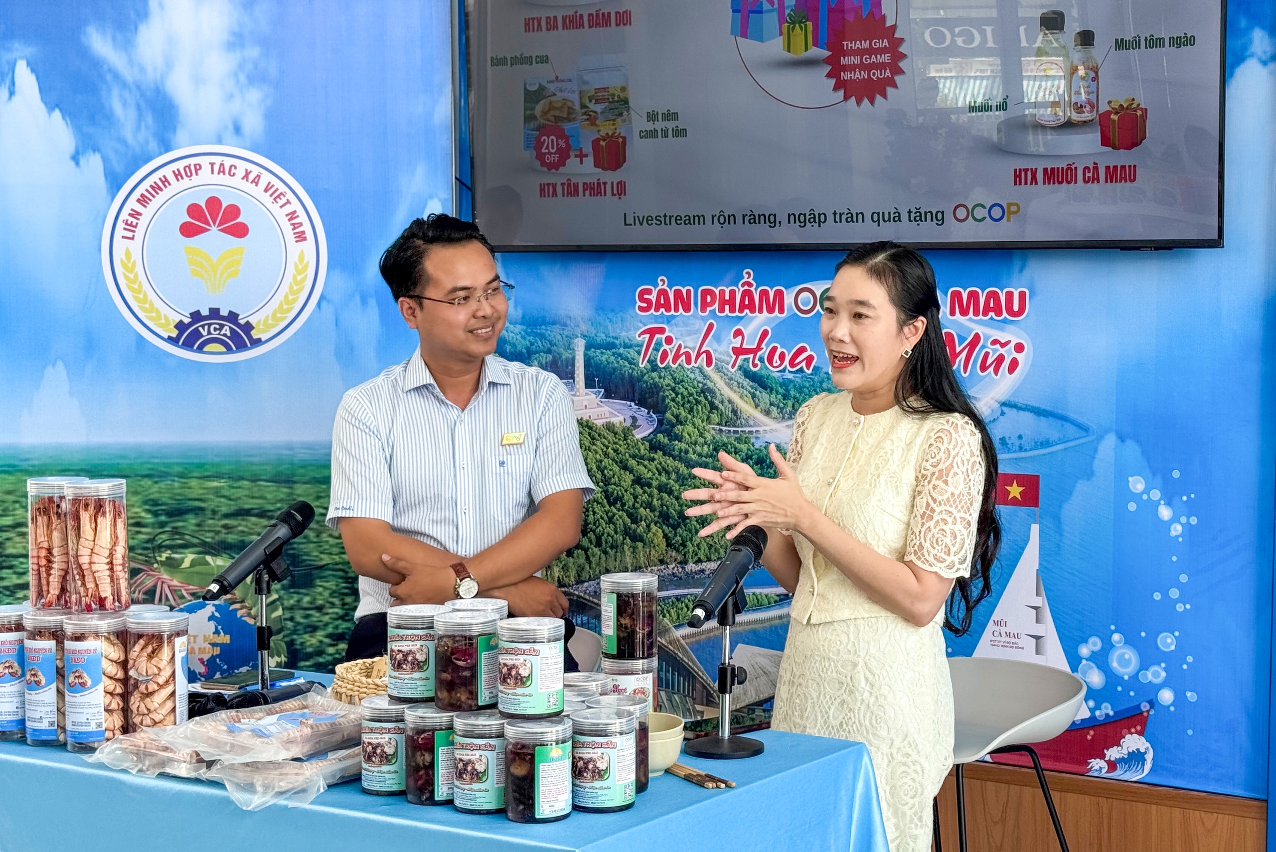 Ra mắt 'studio thương mại số' đưa sản phẩm OCOP Cà Mau lên sóng livestream - Ảnh 1.