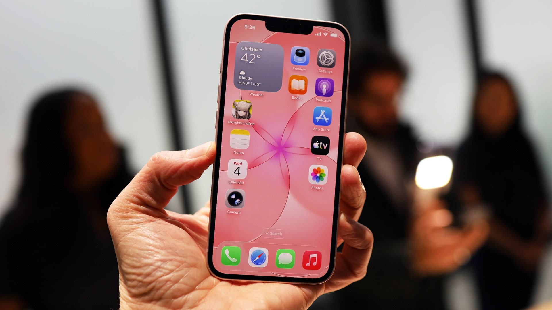 Chiếc iPhone mới lên kệ ở Việt Nam, đáng mua nhất hiện tại: Rẻ hơn iPhone 17 đến 6 triệu, chip A19, RAM 8GB- Ảnh 2.