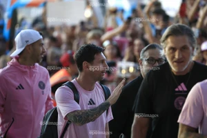 Đau đớn Messi bị ngăn cản trở lại Barca