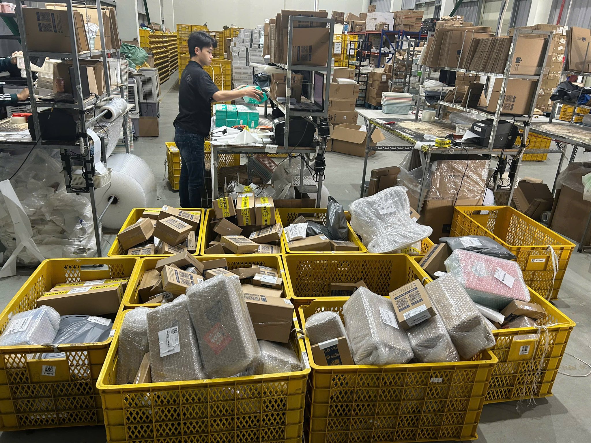 Rối quy định hóa đơn trên sàn - Ảnh 1.