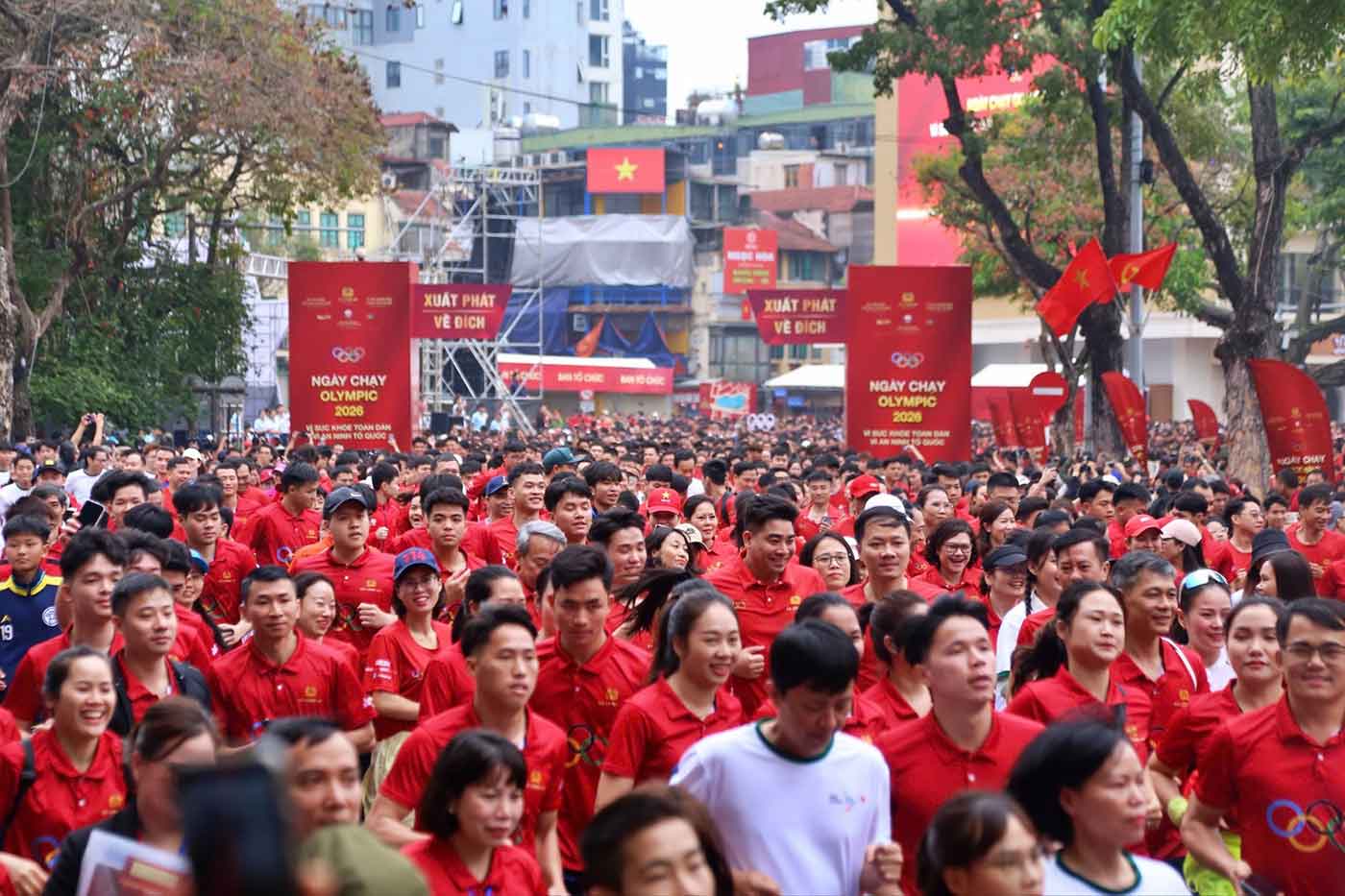 Rộn tiếng cười vào Ngày chạy Olympic 2026 hướng đến 80 năm ngành TDTT Việt Nam- Ảnh 1.