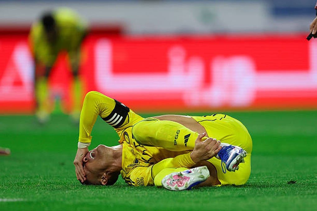 Ronaldo đến Tây Ban Nha điều trị chấn thương, có nguy cơ bỏ lỡ World Cup - 1