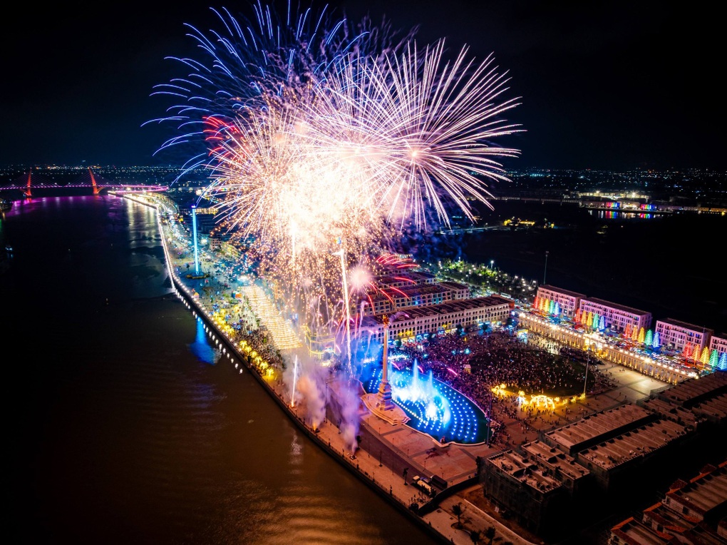 Royal Boulevard - Trung tâm thương mại sầm uất giữa lòng đô thị đảo Vũ Yên - 1