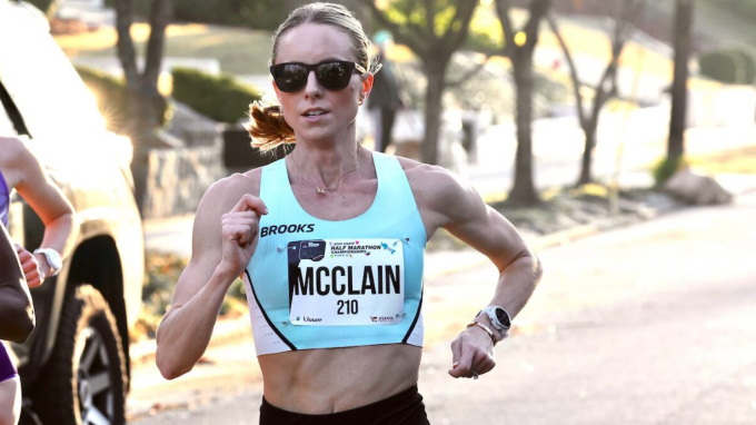 Jess McClain thi đấu tại giải half marathon Mỹ 2026 ngày 1/3. Ảnh: Kevin Morris