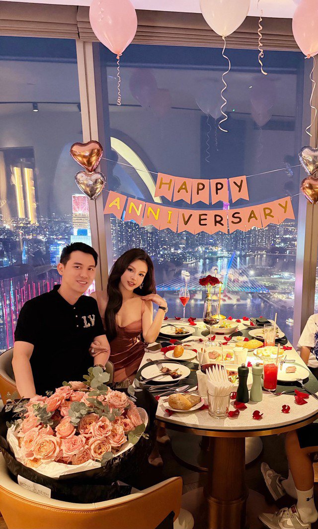 Sắc vóc hotgirl Hà thành đời đầu vừa kỉ niệm 13 năm kết hôn với chồng doanh nhân 1 Sắc vóc hotgirl Hà thành đời đầu vừa kỉ niệm 13 năm kết hôn với chồng doanh nhân - 1