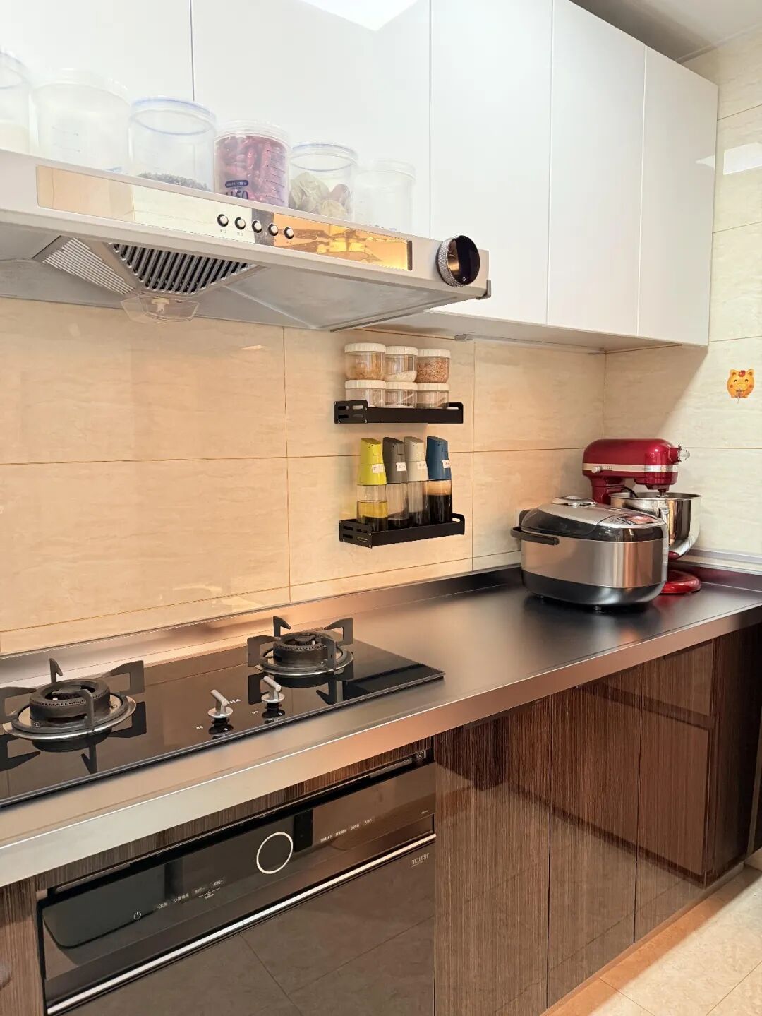 Một ngôi nhà có thể sạch đến mức nào? Nhìn căn nhà của người phụ nữ 50 tuổi, tôi hiểu: Sạch thật sự là nhờ 10 thói quen này- Ảnh 1.