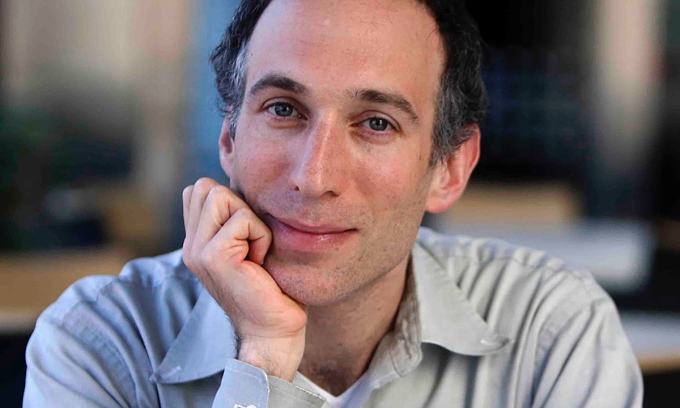 Chân dung nhà di truyền học David Reich. Ảnh: Howard Hughes Medical Institute