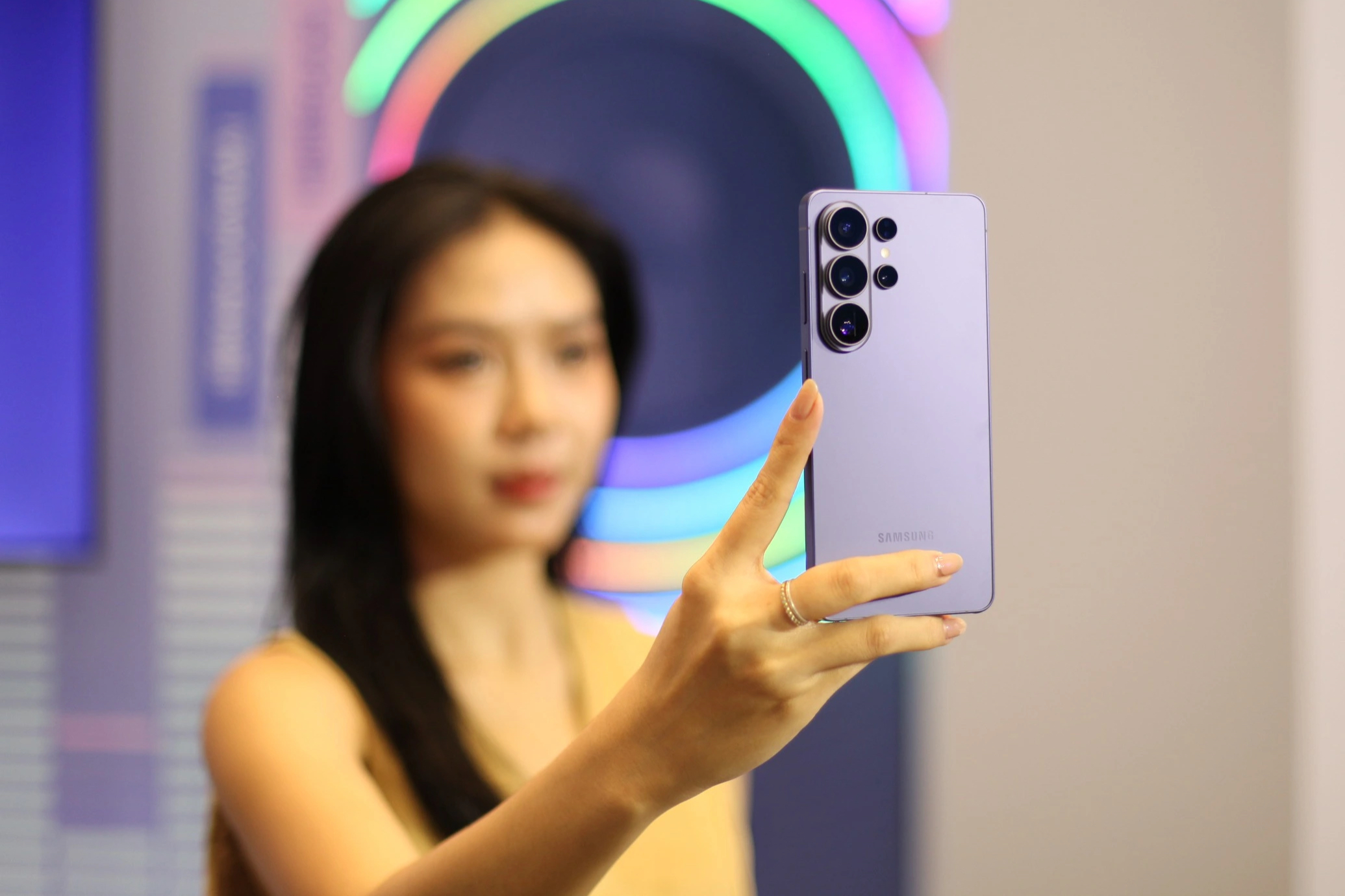 Samsung Galaxy S26 Ultra khan hàng, lập kỷ lục về doanh số tại Việt Nam - Ảnh 1.