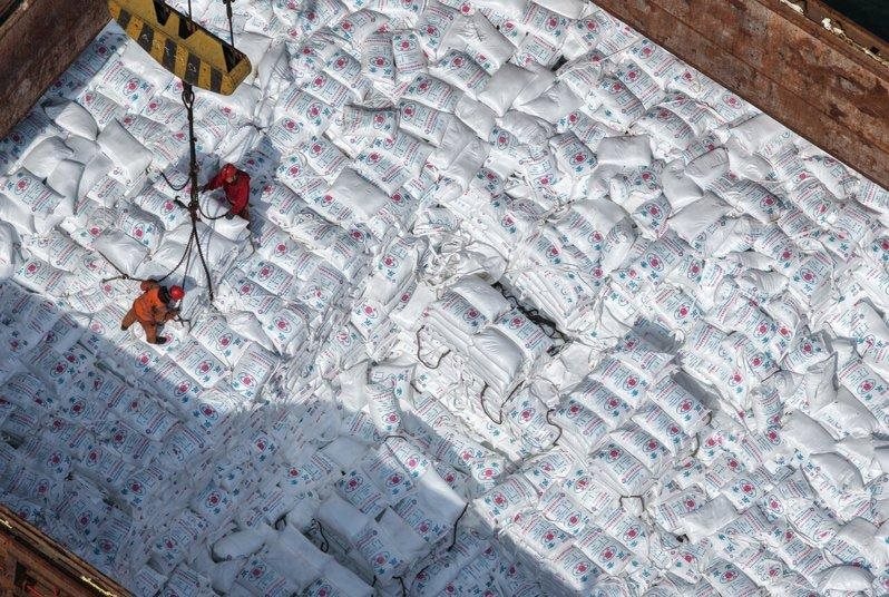 Sau đất hiếm, Trung Quốc siết xuất khẩu mặt hàng nuôi sống thế giới, làm rung chuyển thị trường lương thực toàn cầu- Ảnh 1.