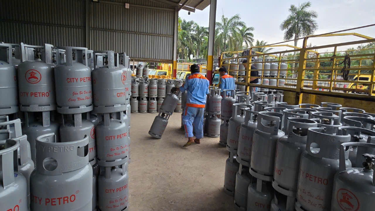 Sau giá xăng, đến lượt giá gas được điều chỉnh tăng mạnh- Ảnh 1.