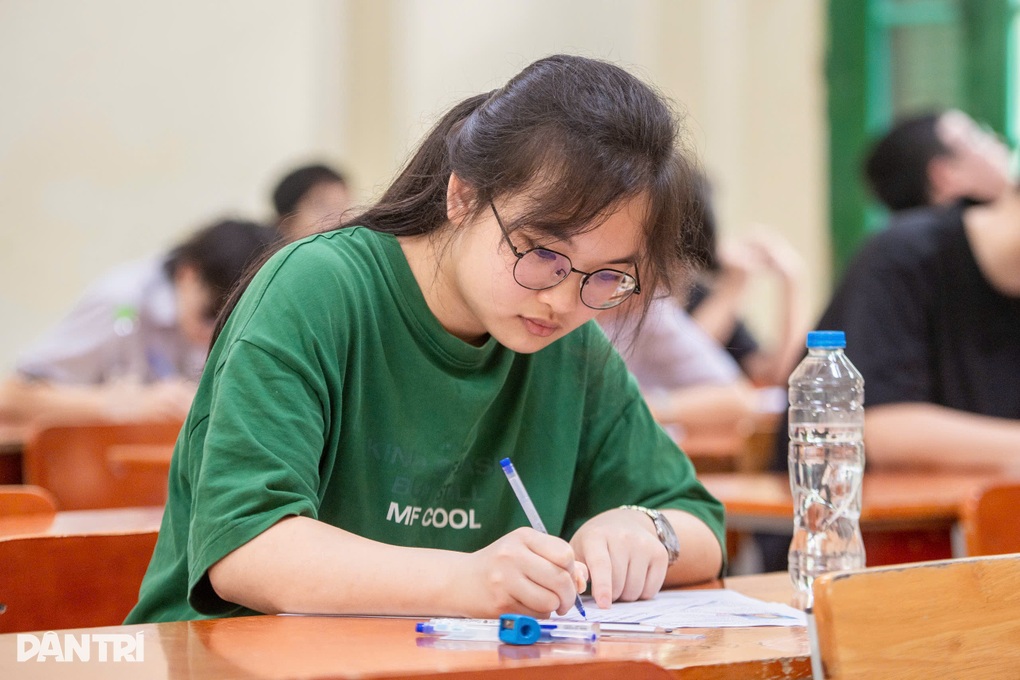 Siết học thêm trong trường, phụ huynh cho con học trung tâm đắt gấp 5 lần - 1