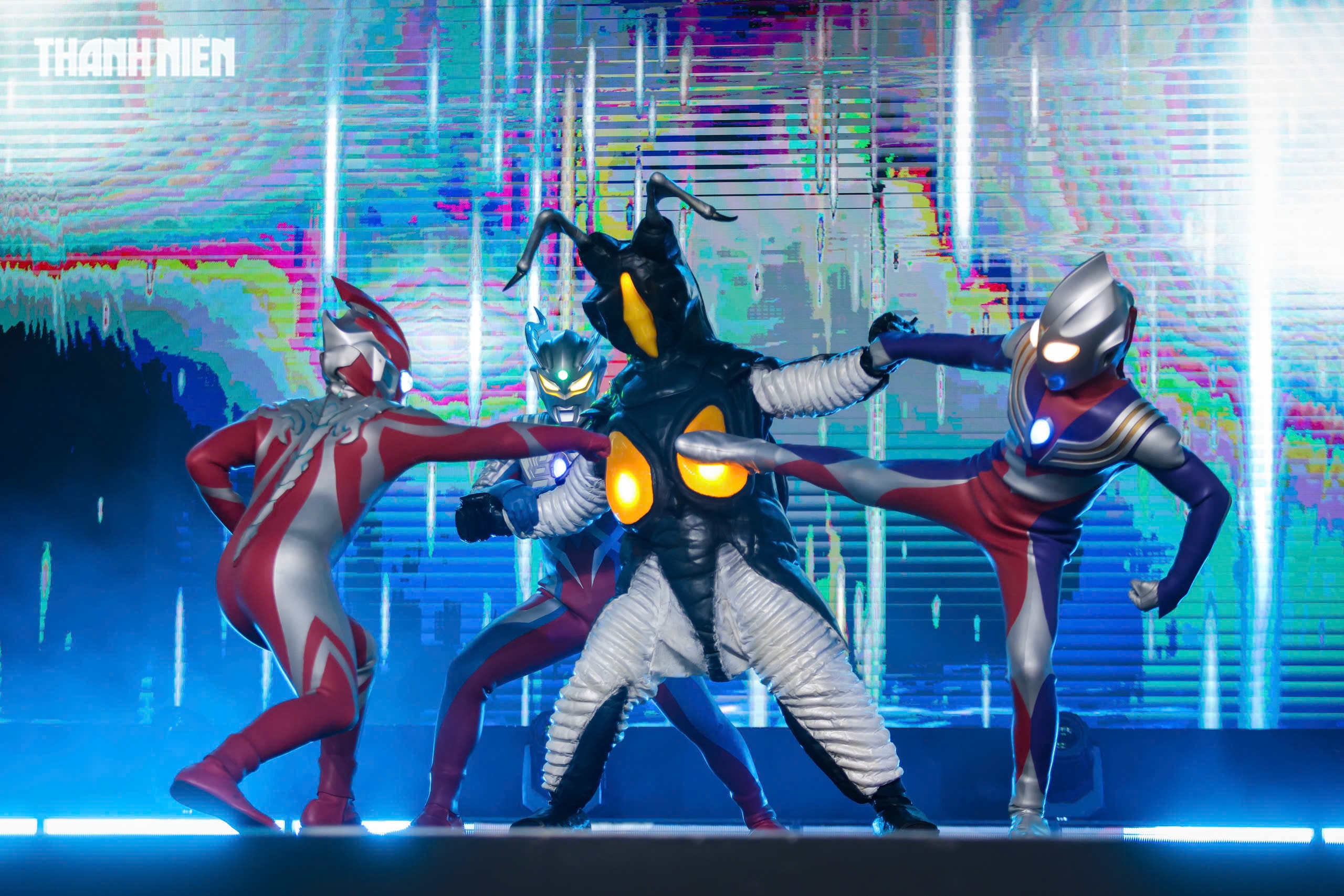 Siêu nhân Ultraman 'khuấy đảo' bế mạc lễ hội Việt - Nhật 2026- Ảnh 1. Siêu nhân Ultraman 'khuấy đảo' bế mạc lễ hội Việt - Nhật 2026- Ảnh 1.