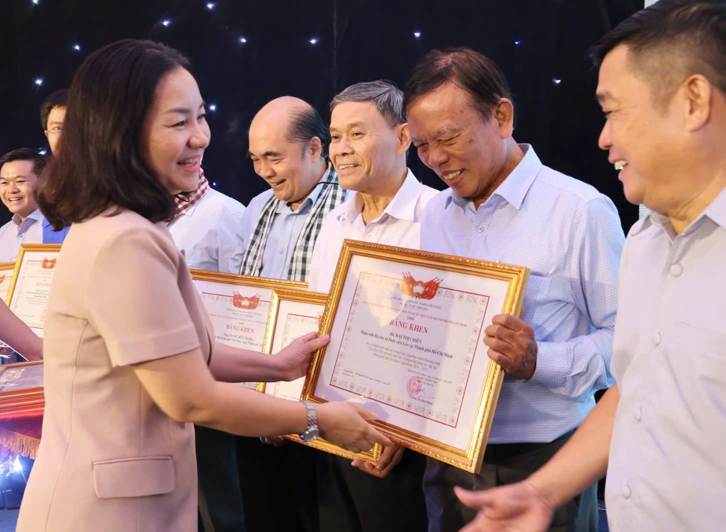 Sinh viên Lào, Campuchia trải nghiệm đời sống gia đình Việt tại TP.HCM - Ảnh 3.