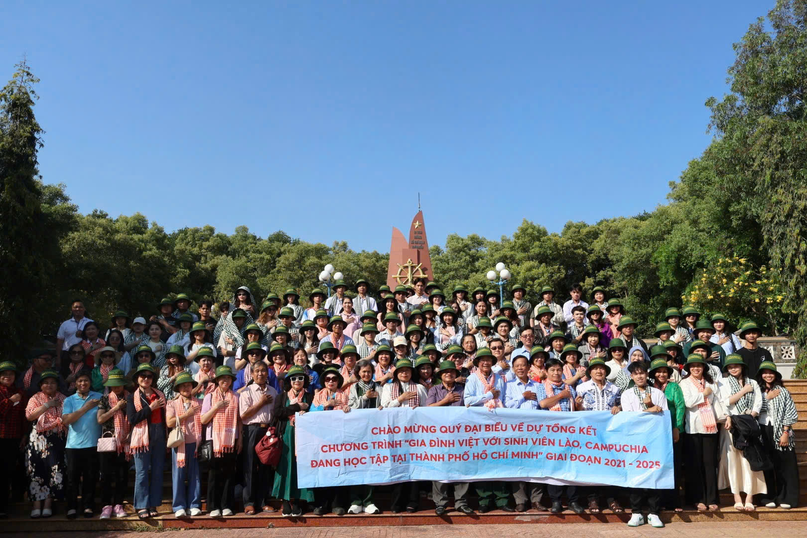 sinh viên Lào - Ảnh 1.