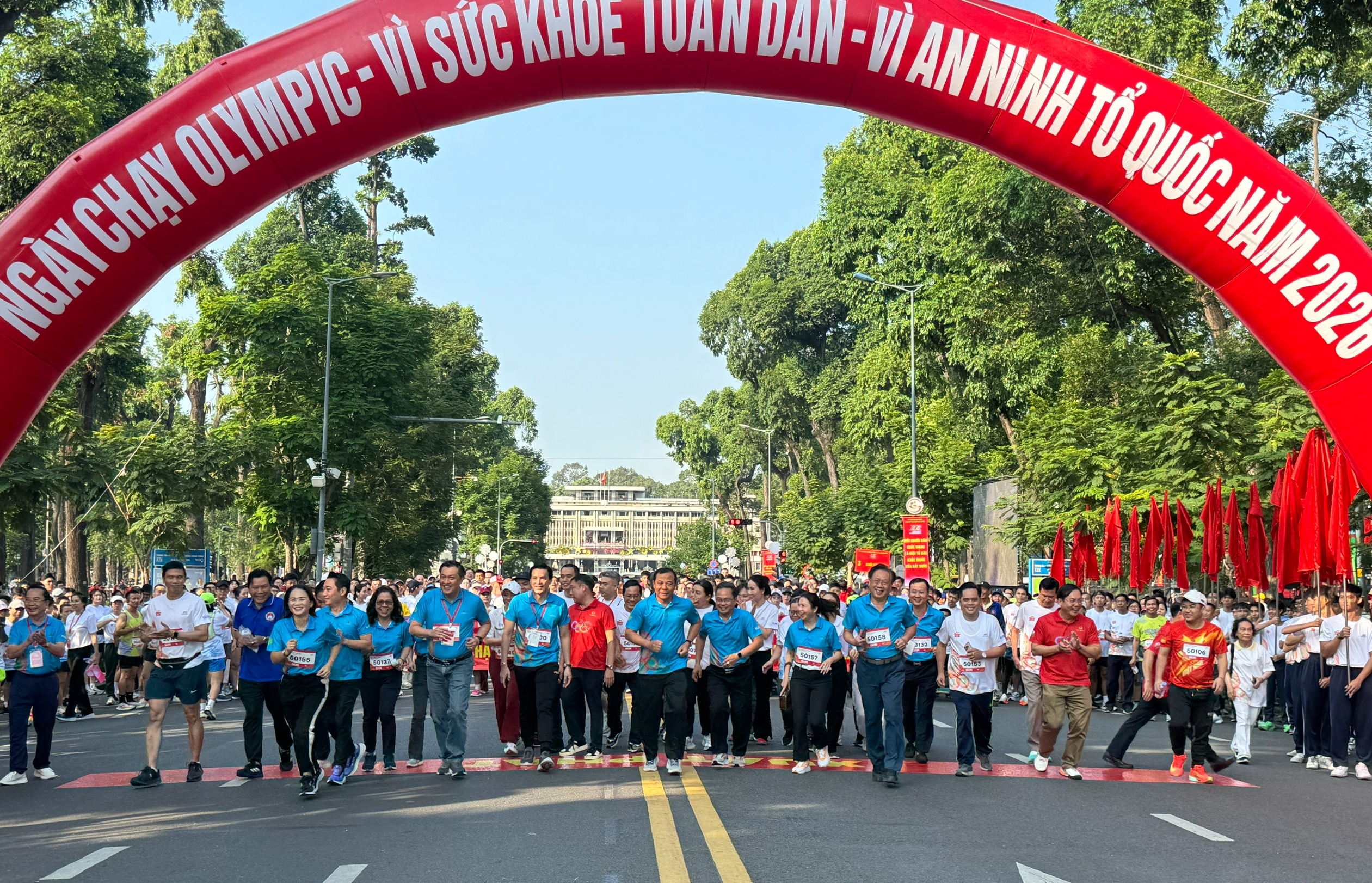 Sôi động Ngày chạy Olympic "Vì sức khỏe toàn dân 3 Sôi động Ngày chạy Olympic