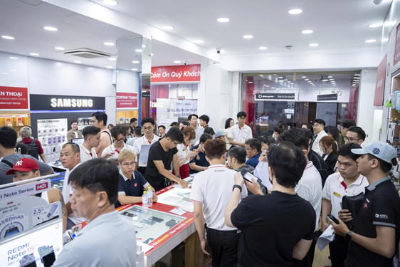 Sôi động thị trường smartphone cao cấp - Ảnh 1.