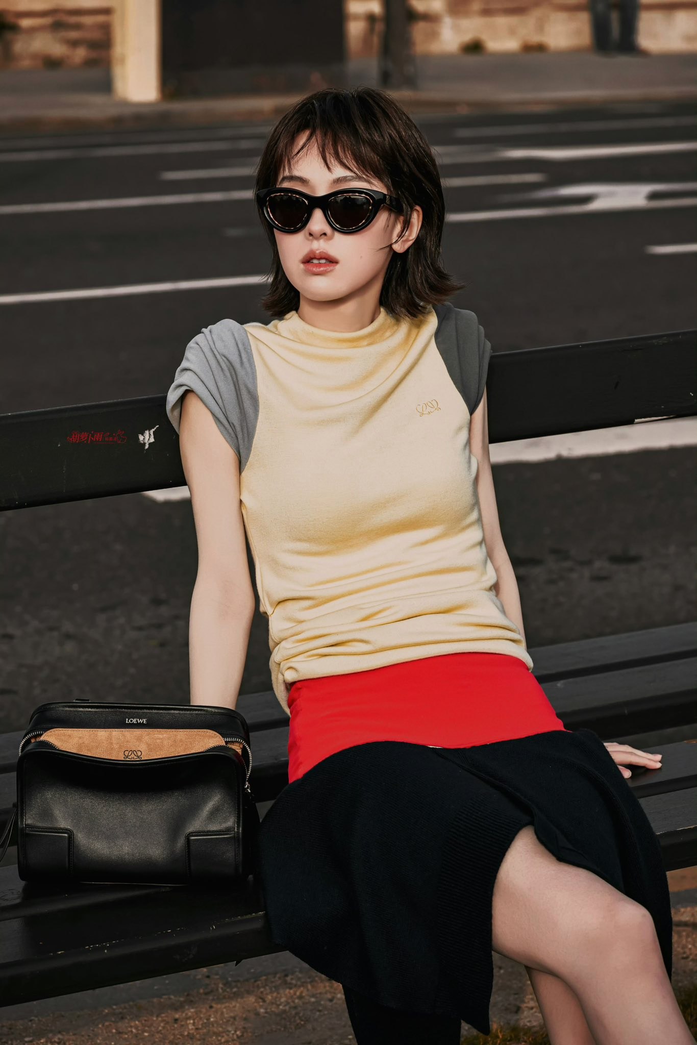 Bạch nguyệt quang Cbiz nỗ lực tại fashion week: Style thay đổi nhưng thân hình lại thành tâm điểm tranh cãi- Ảnh 1.