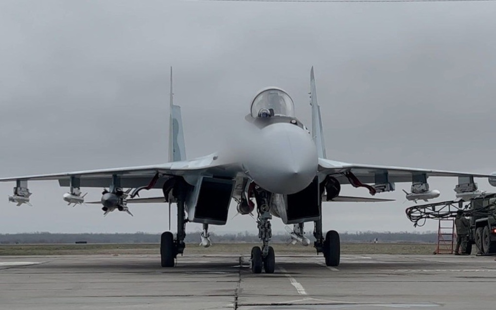 Su-35 Nga ở chế độ quái thú bắn hạ tiêm kích Su-27 Ukraine - 1