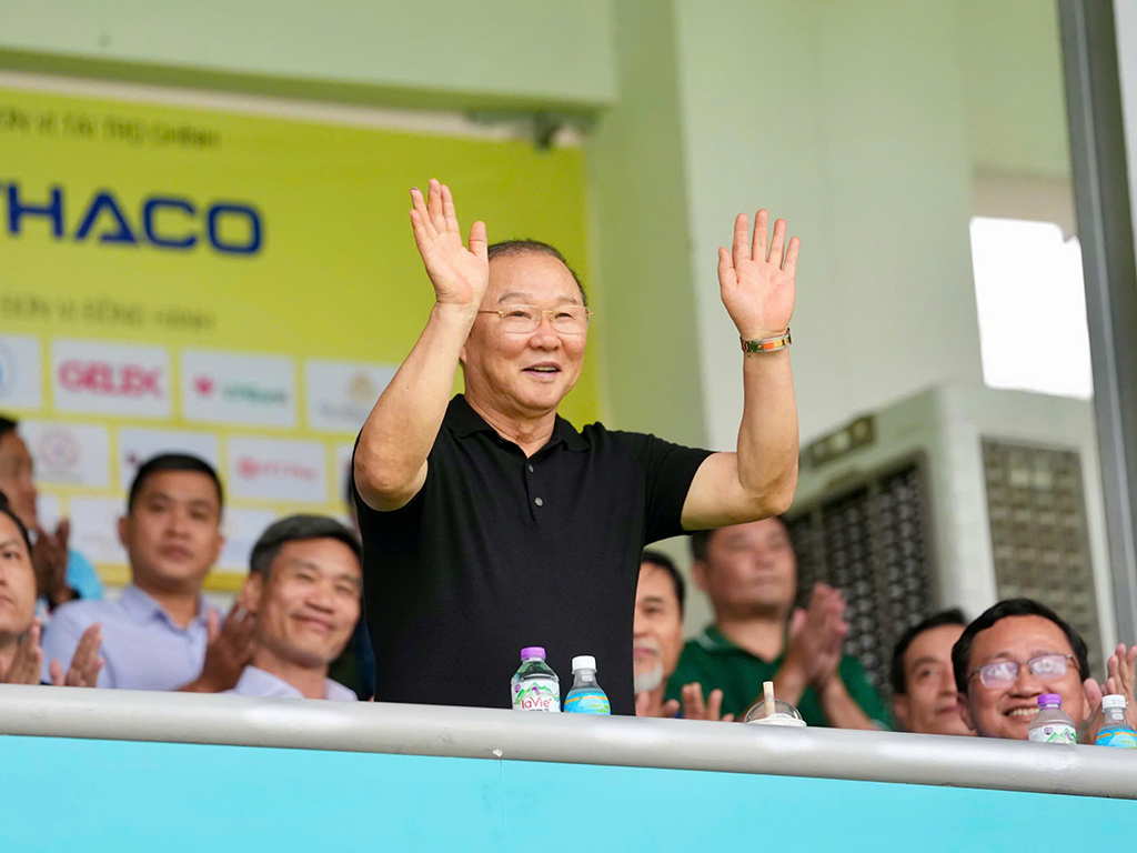 HLV Park Hang-seo: 'TNSV thay đổi tích cực bóng đá Việt Nam’- Ảnh 1.