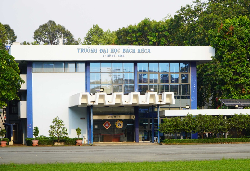 TPHCM lên tiếng về tin di dời Đại học Bách khoa để làm dự án bất động sản - 1