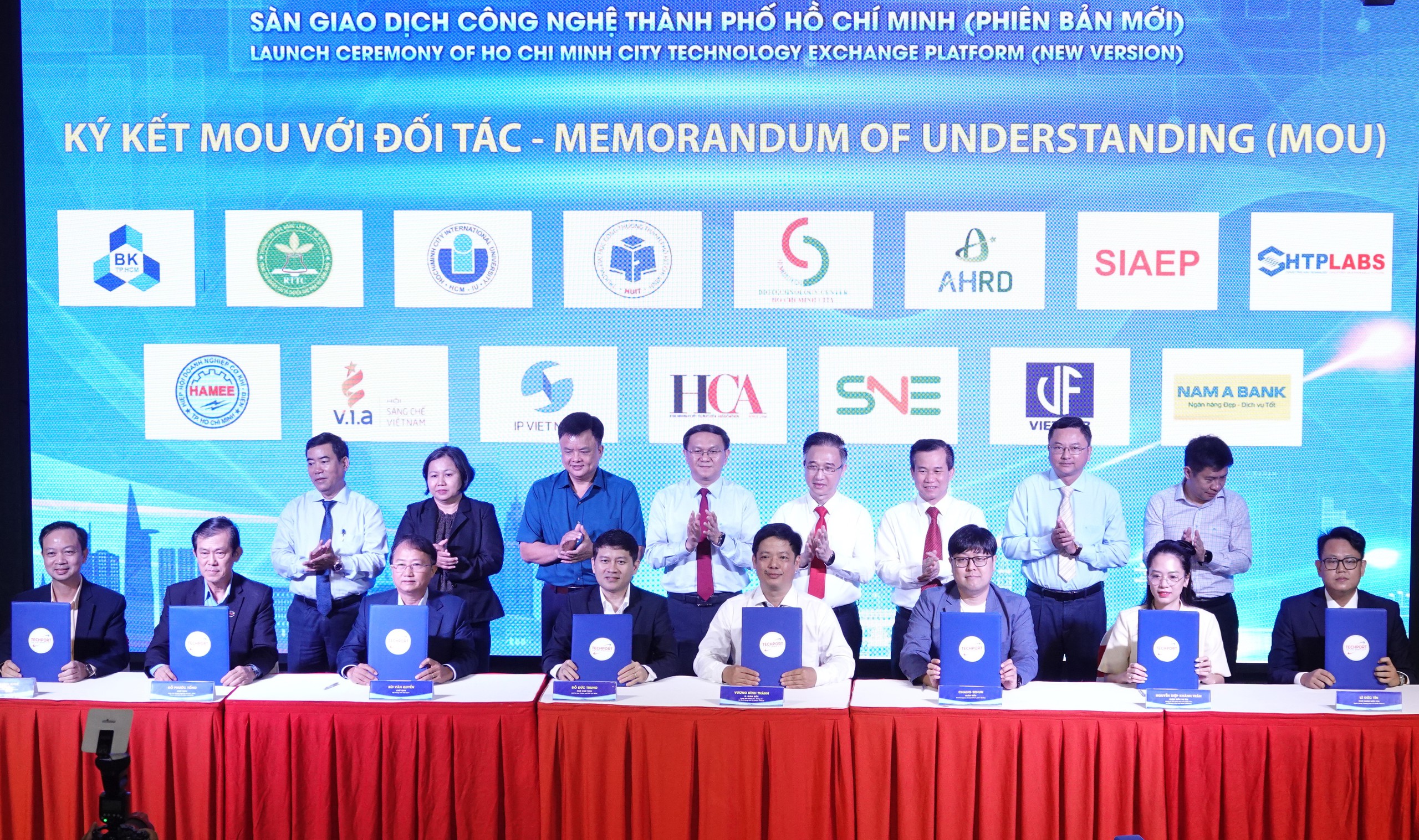 TP.HCM nâng cấp sàn giao dịch công nghệ, ký ngay 12 hợp đồng gần 20 tỉ - Ảnh 1.