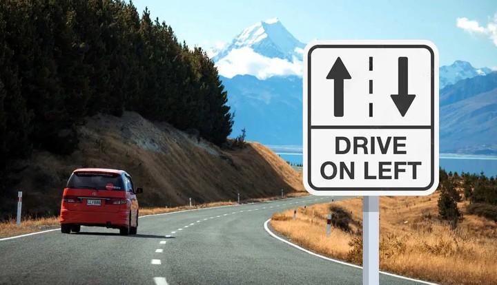 Giao thông làn trái tại Anh khiến nhiều du khách bối rối. (Ảnh: The Collector)