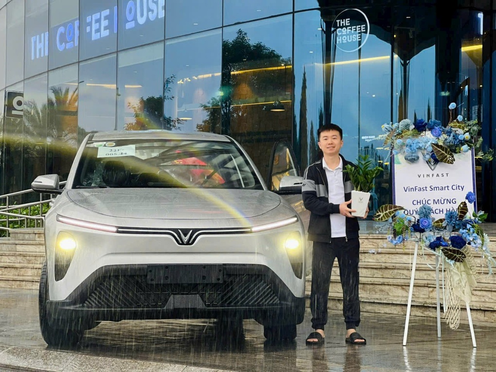 Tài xế dịch vụ 9x tiết lộ lý do chọn VinFast Limo Green - 1