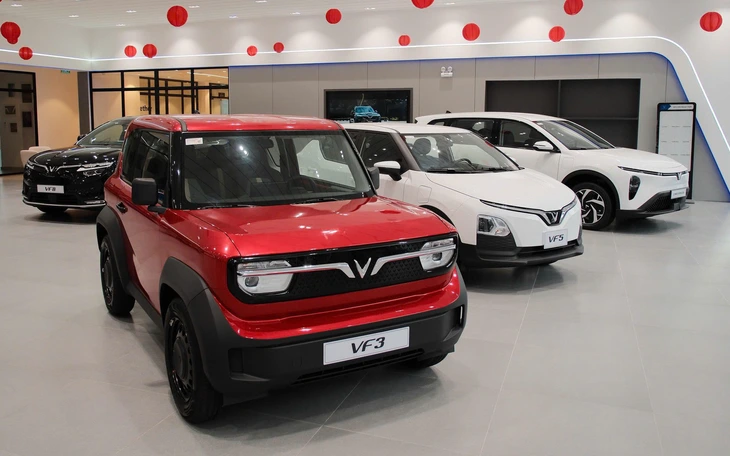 Tài xế dịch vụ chốt cọc sớm xe máy điện VinFast sau cú tăng sốc của giá xăng - Ảnh 3.