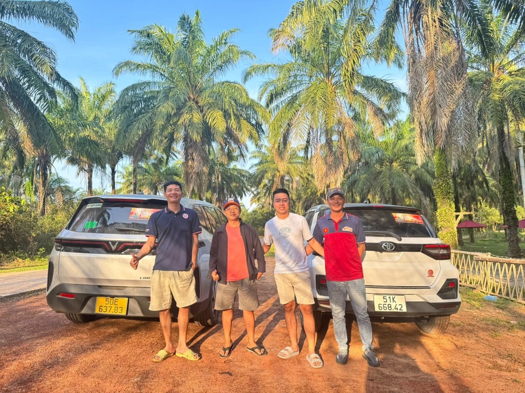 Tài xế lái xe điện TPHCM - Hà Nội dịp Tết: chỉ mất 34 giờ, sạc rất dễ - 1