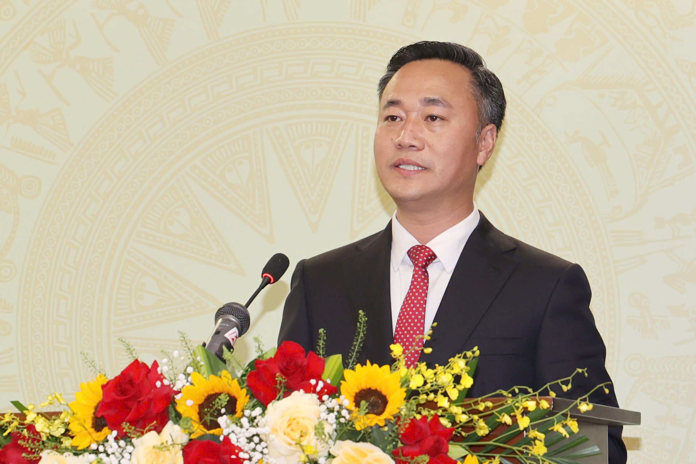 Tân Chủ tịch tỉnh Khánh Hòa cam kết tháo gỡ điểm nghẽn, đổi mới cách điều hành- Ảnh 1. Tân Chủ tịch tỉnh Khánh Hòa cam kết tháo gỡ điểm nghẽn, đổi mới cách điều hành- Ảnh 1.