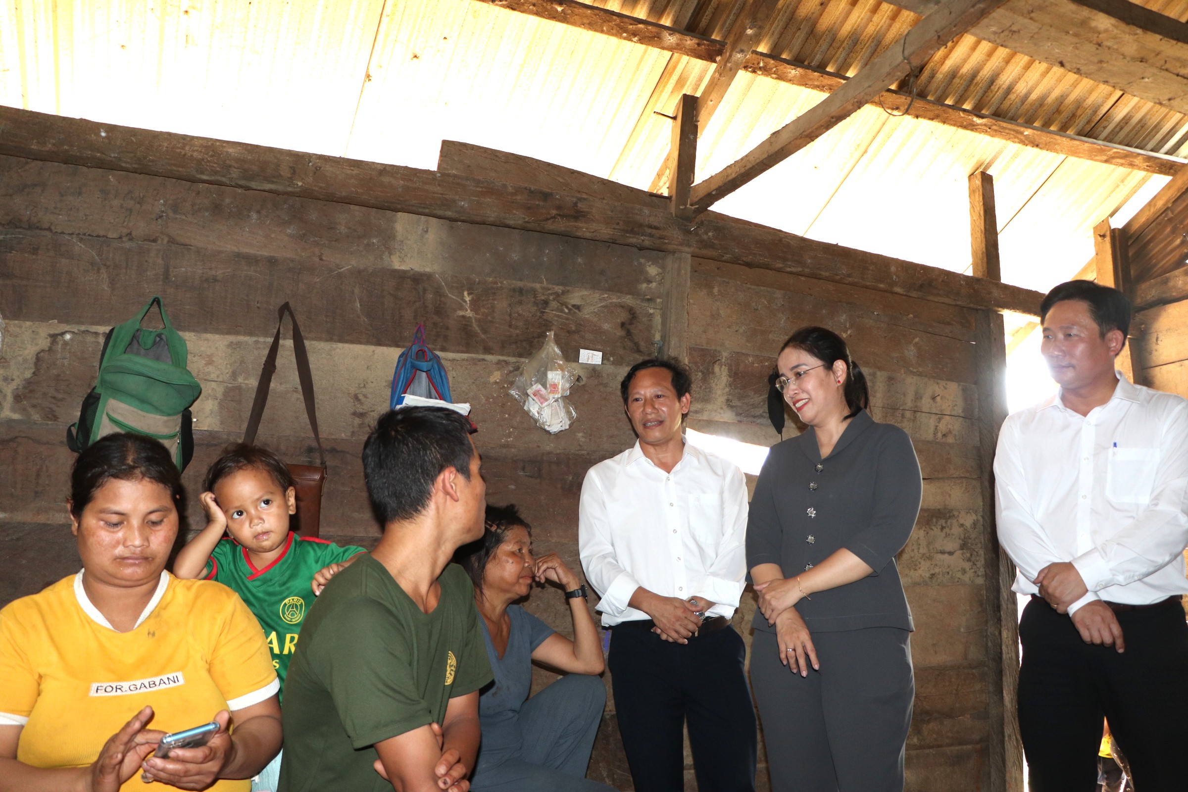 Tận mắt thấy dân làm món cá ủ chua, lãnh đạo Đà Nẵng nói "quá nguy hiểm" 1 Clip: Tận thấy dân làm món cá ủ chua, Phó Chủ tịch Đà Nẵng nói