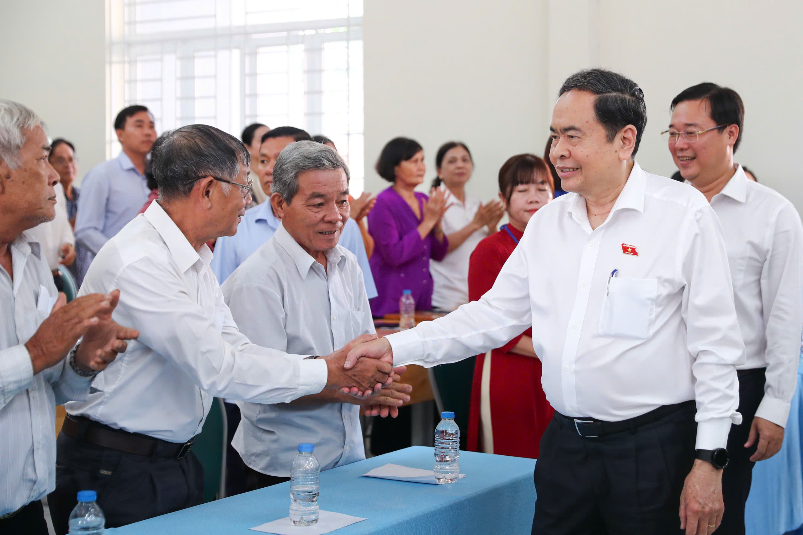 Tiếp xúc cử tri - Ảnh 1.