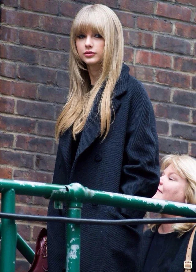 Nữ ca sĩ giàu nhất showbiz: 1 ngày kiếm được 400 tỷ, nhan sắc 19 tuổi là tuyệt phẩm trần gian- Ảnh 2.