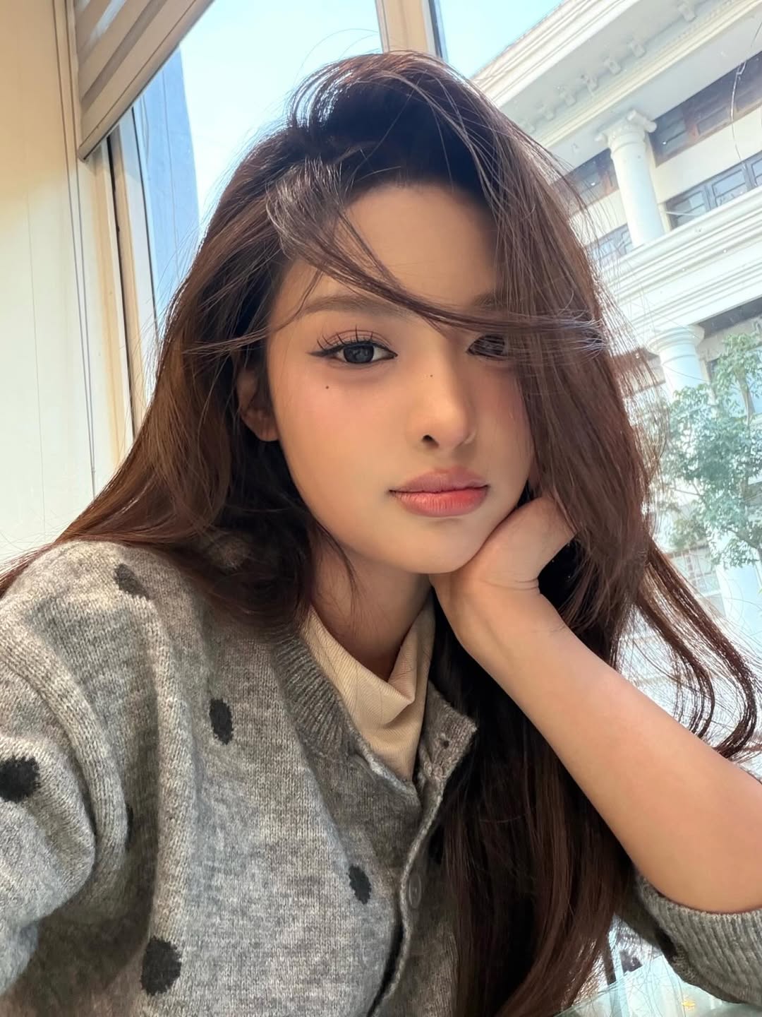 Thà là HIEUTHUHAI rủ Babyboo đóng MV cùng, chứ diễn tình cảm mà mặt đơ quá đơ- Ảnh 1.