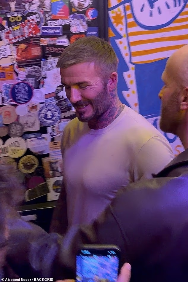 Thái độ khác biệt 180 độ của David Beckham khi ở gần con trai cả “bất hiếu” và con trai thứ ba khéo nịnh- Ảnh 1. Thái độ khác biệt 180 độ của David Beckham khi ở gần con trai cả “bất hiếu” và con trai thứ ba khéo nịnh- Ảnh 1.