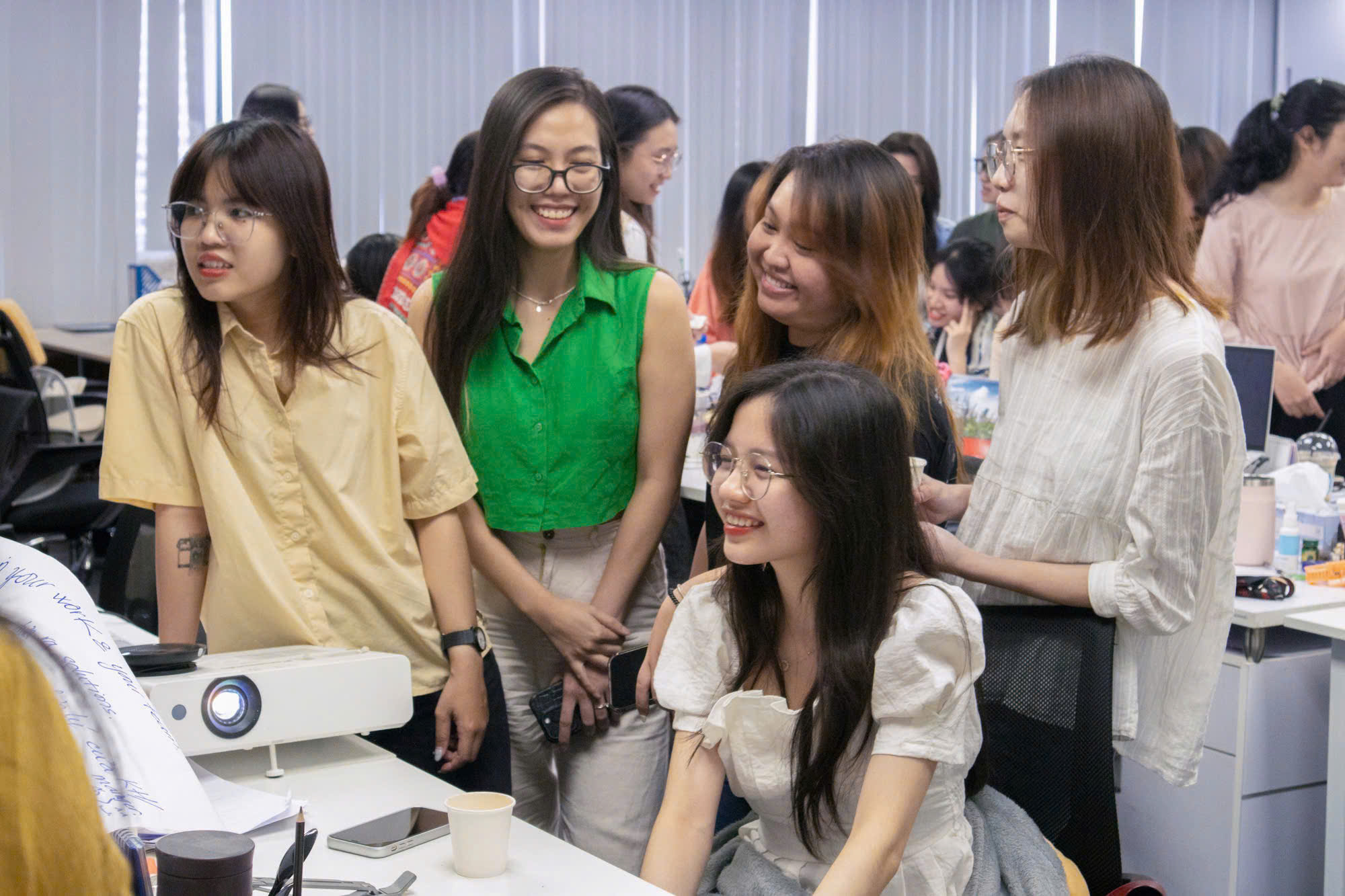 Thái độ và trình độ- cái nào quan trọng hơn? 1 Tranh luận: Thái độ và trình độ – cái nào quan trọng hơn? - Ảnh 1.