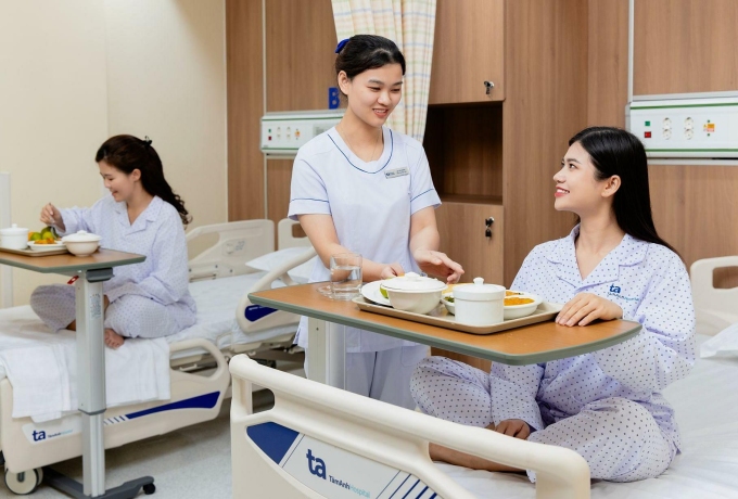 Bác sĩ luôn theo dõi sát sao chế độ dinh dưỡng trong cả thai kỳ, nhất là 3 tháng đầu tiên. Ảnh: Bệnh viện Đa khoa Tâm Anh