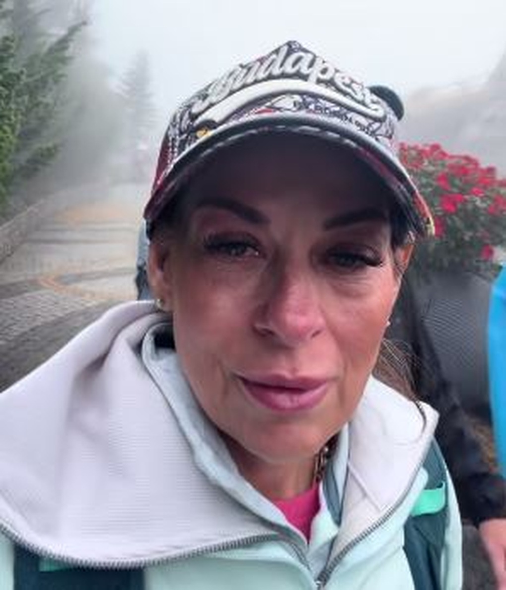 Thăm cầu nổi tiếng thế giới ở Việt Nam, khách Tây tiết lộ lý do bật khóc - 1