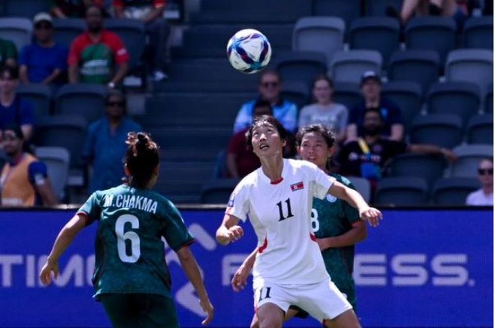 Thắng đậm Bangladesh, tuyển nữ Triều Tiên vào tứ kết giải châu Á - 1