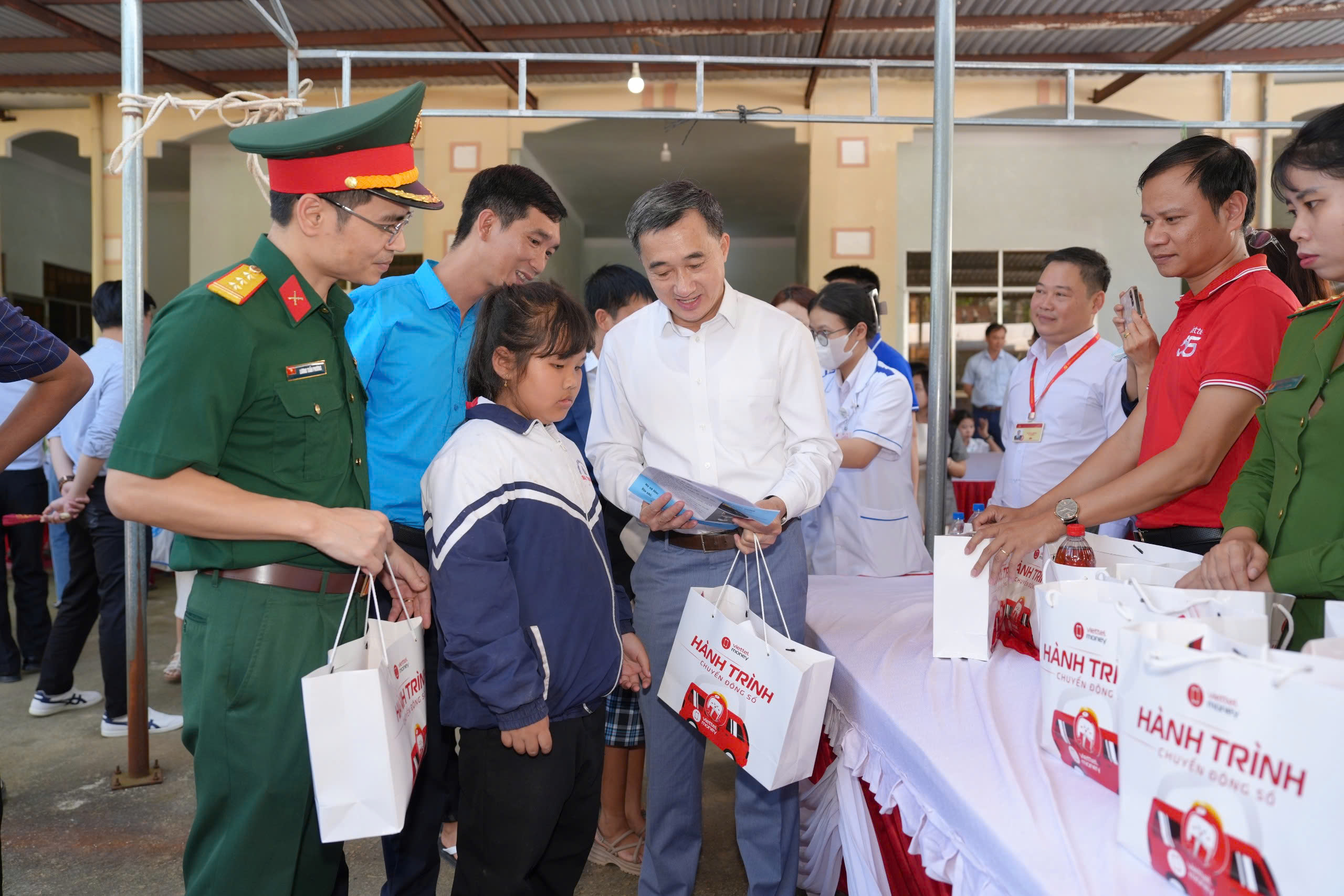 Tháng thanh niên, thầy thuốc trẻ mang y tế chuyên sâu đến với người dân xã Đặng Thùy Trâm - Ảnh 1. Đặng Thùy Trâm - Ảnh 1.