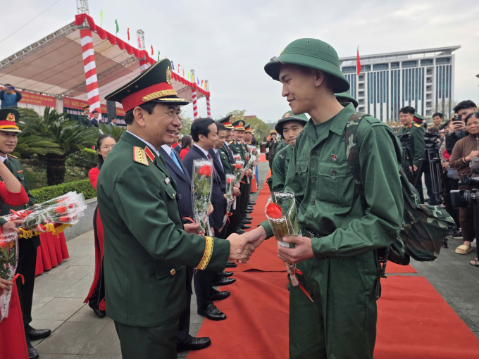 Đại tướng Phan Văn Giang dự lễ giao, nhận quân tại tỉnh Cao Bằng. Ảnh: Chí Hòa