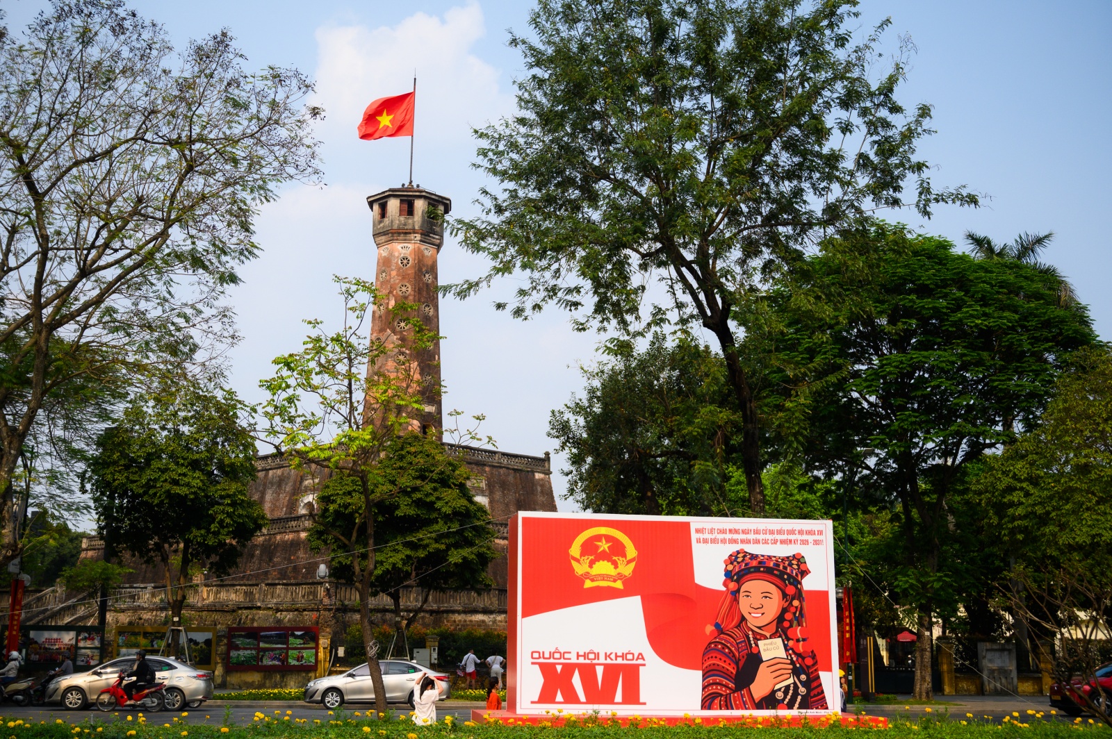 Thành phố rực đỏ cờ hoa, không khí Ngày hội bầu cử đang đến rất gần!- Ảnh 1.