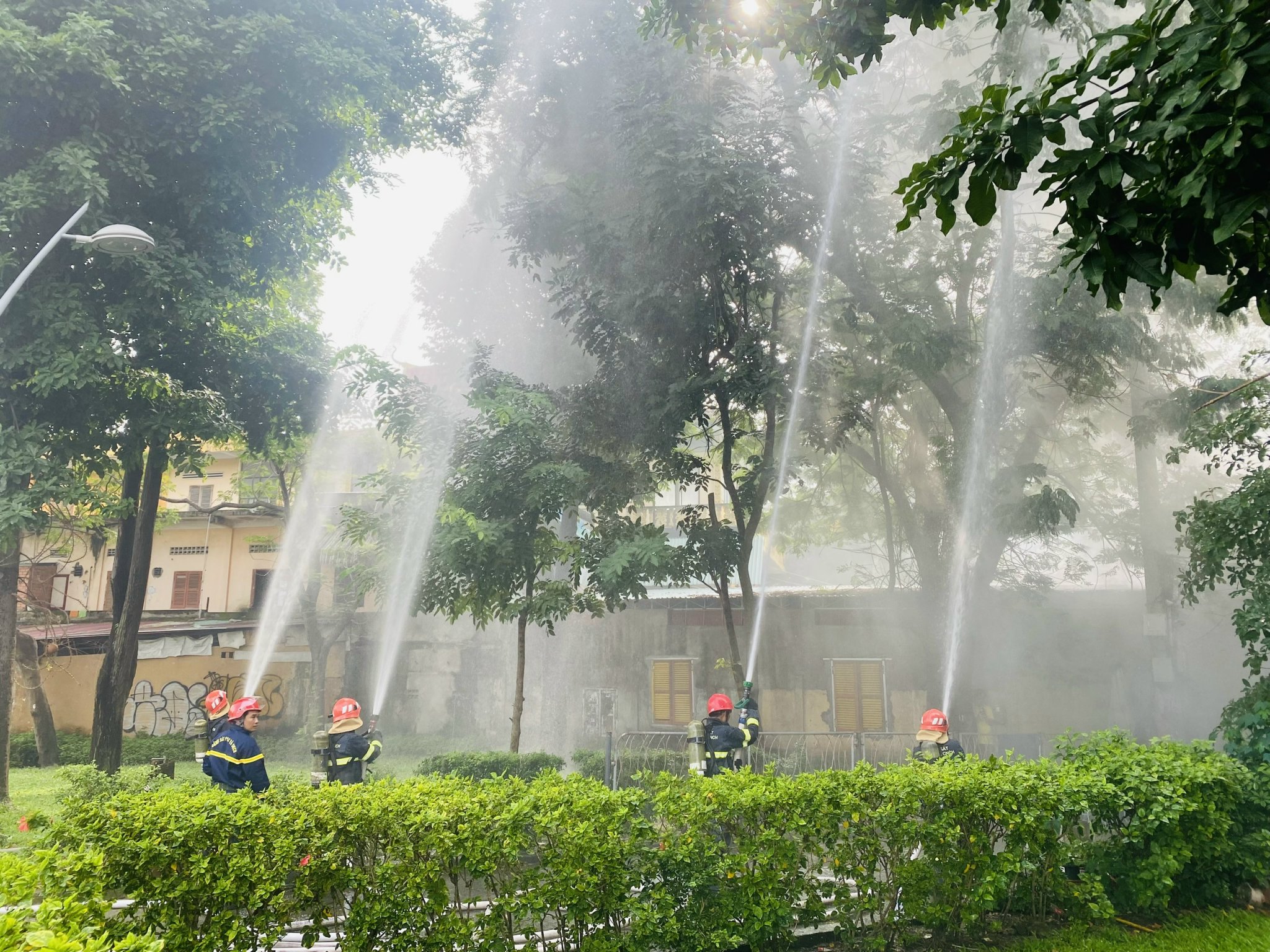 Thành ủy TPHCM yêu cầu công khai cá nhân, tổ chức vi phạm phòng cháy, chữa cháy - Ảnh 2.
