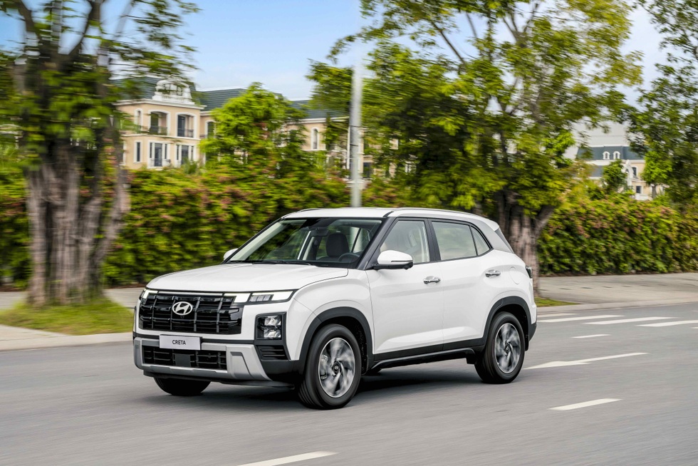 Thế độc tôn bị phá vỡ ở nhiều phân khúc: Xpander hụt hơi, Hilux vượt Ranger - 4