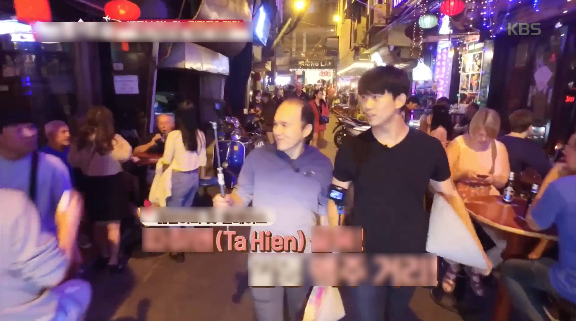 Một con phố Hà Nội phủ đầy ghế nhựa lên truyền hình Hàn Quốc, khiến sao Hàn thốt lên: 