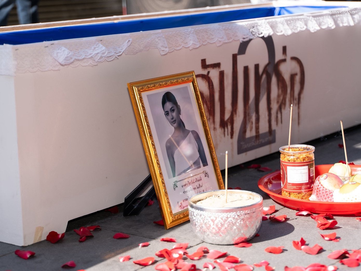 Thí sinh Hoa hậu Hòa bình Thái Lan làm đủ trò lố - 13