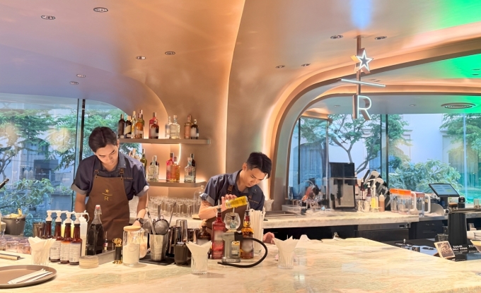 Quầy pha chế trong Starbucks Reserve Bitexco ngày 18/4/2025. Ảnh: Kim Ngân