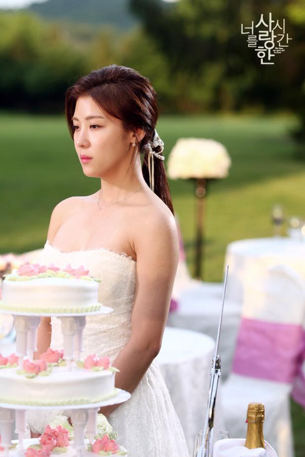 Tiết lộ của Ha Ji Won về chuyện yêu đương: Thích hẹn hò với “phi công trẻ”- Ảnh 1.